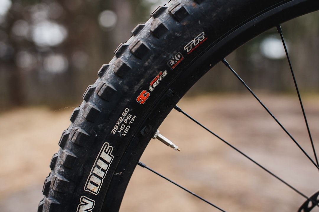 MEGADEKK: Ransom har 2,6 tommer breie dekk. Det gir god balanse og solid selvtillit over skarpe steiner. Scott-Terrengsykkel-sykkeltest-Enduro-2020-3