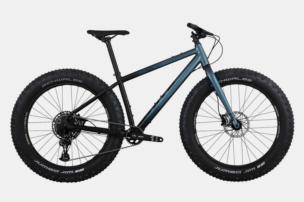 XXL-MODELL: Sportskjeden XXL har to fatbikes i sortimentet vinteren 2021. Foto: White xxl fatbike white
