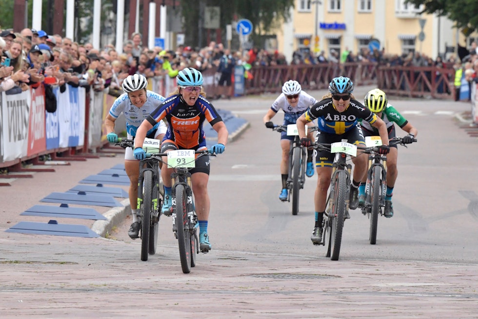 Elisabeth Sveum vant Cykelvasan foran Hildegunn Gjertrud Hopvdenak (til venstre) og Jennie Stenerhaag. Foto: Nisse Schmidt