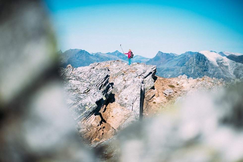 Fint for fjellfies: Samme hvor du snur deg fra toppen på Fugltinden får du flott postkortsbakgrunn til selvportrettene.