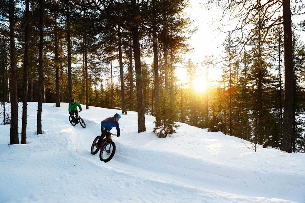 LAGET FOR DET: Ved Birkebeineren skistadion på Lillehammer er det en egen fornøyelsespark for syklister som kommer og går med årstidene. Foto: Kristoffer H. Kippernes vintersykling lillehammer
