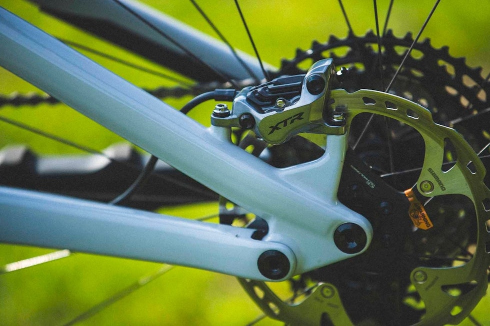 KRAFTIGE BREMSER: Shimanos helt nye XTR-bremser md fire stempler byr på masse kraft og kontroll. KRAFTIGE BREMSER: Shimanos helt nye XTR-bremser md fire stempler byr på masse kraft og kontroll.