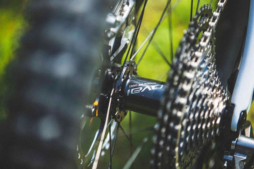 EGNE HJUL: Specialized Roval-hjul med DT-boss med 54 inngrepspunkter. XTR-kassetten spenner fra 10 til 51 tenner. EGNE HJUL: Specialized Roval-hjul med DT-boss med 54 inngrepspunkter. XTR-kassetten spenner fra 10 til 51 tenner.