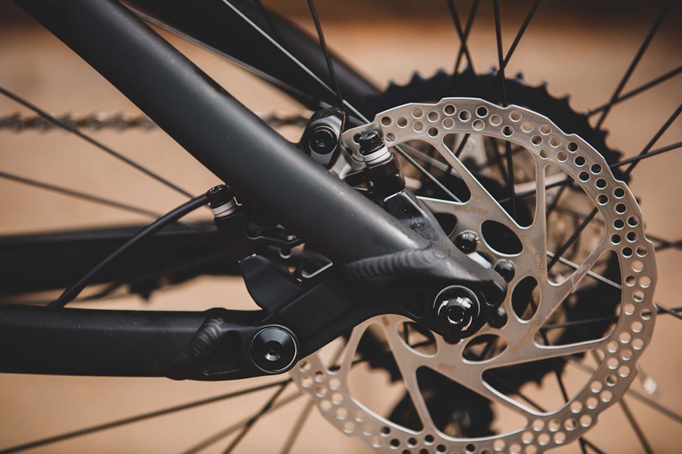 EFFEKTIVT: Bakhjulsopphenget på Gekko-sykkelen  fortjener en bedre gaffel.