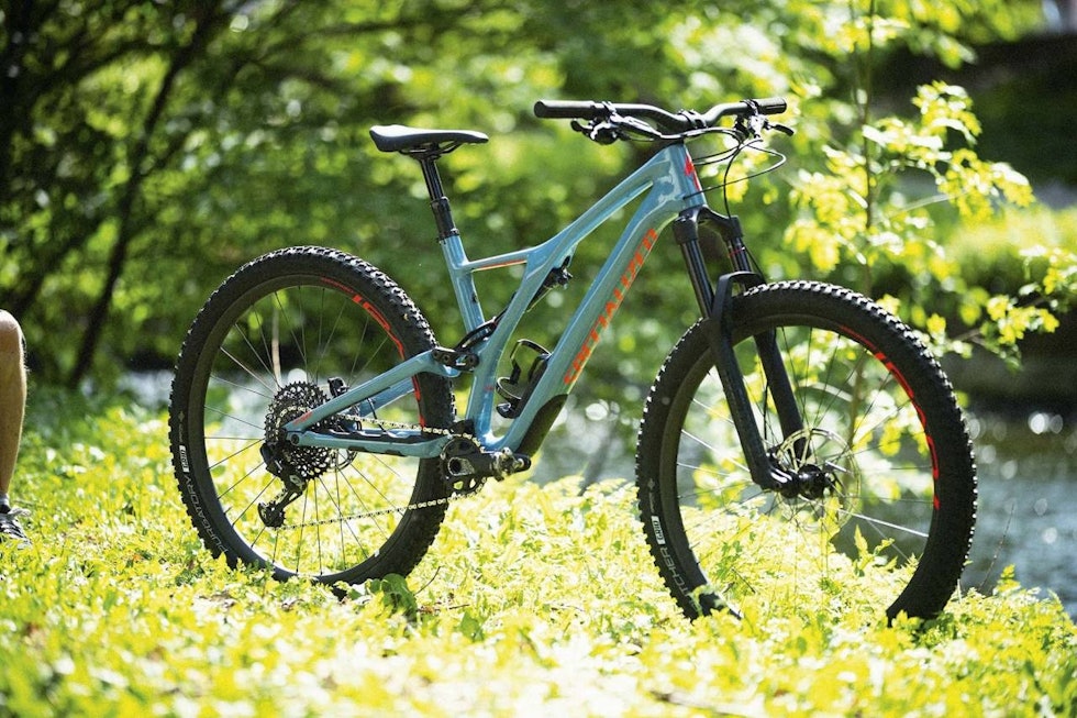 KLASSIKER: Specialized Stumpjumper av ymse årganger kan være et godt kjøp på bruktmarkedet. specialized stumpjumper brukt sykkel
