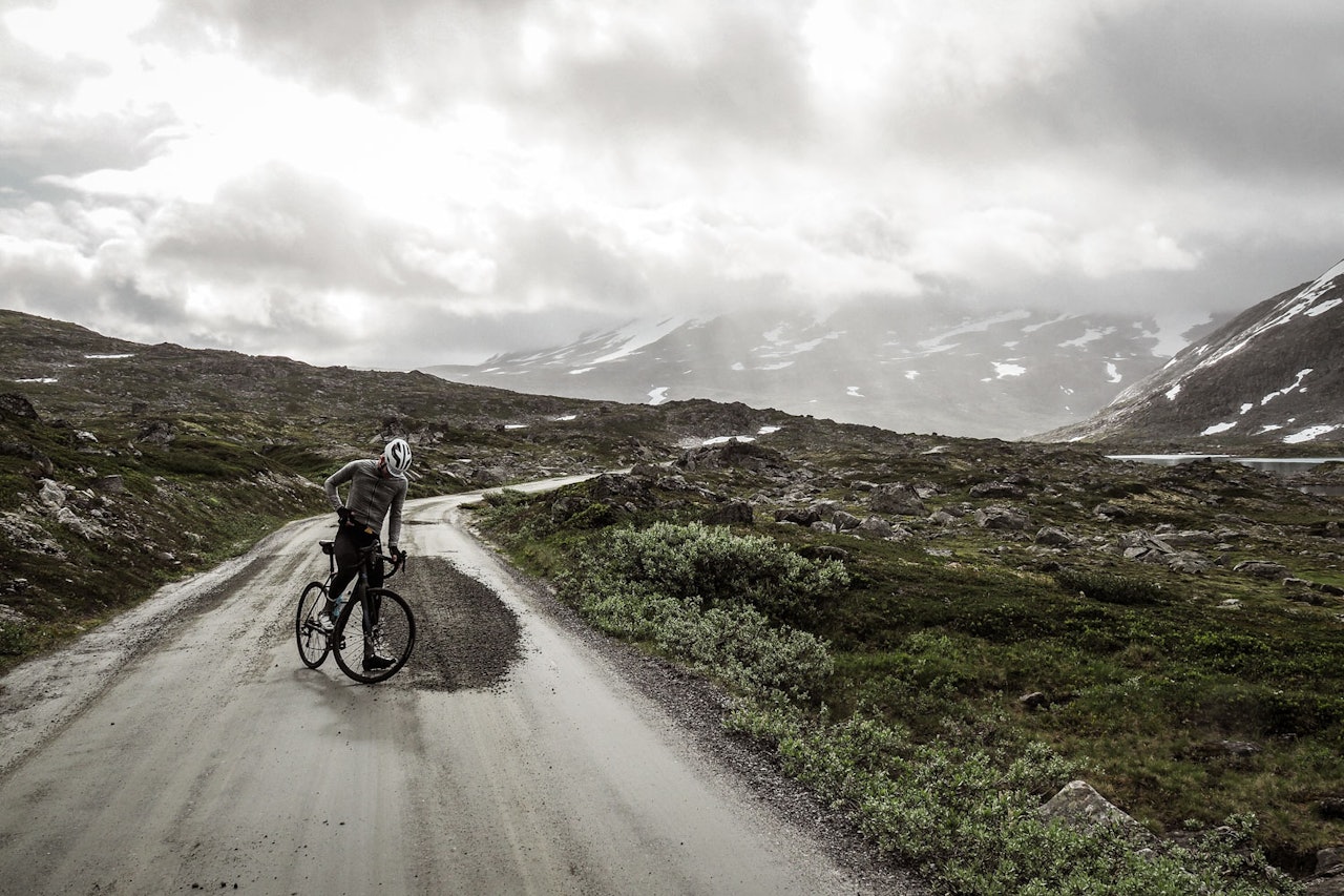 EN GAMMEL TURISTVEG: Den gamle veien over Strynefjell er en obligatorisk opplevelse for landeveissyklister. 