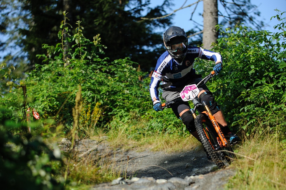 NEDOVERSYKLING: Hilde Sangesland Strædet har NM-gull i både enduro og utfor. Her fra Oslo Enduro 2019. Foto: Jon Borgersen Hilde Sangesland Strædet vant Oslo Enduro 2019