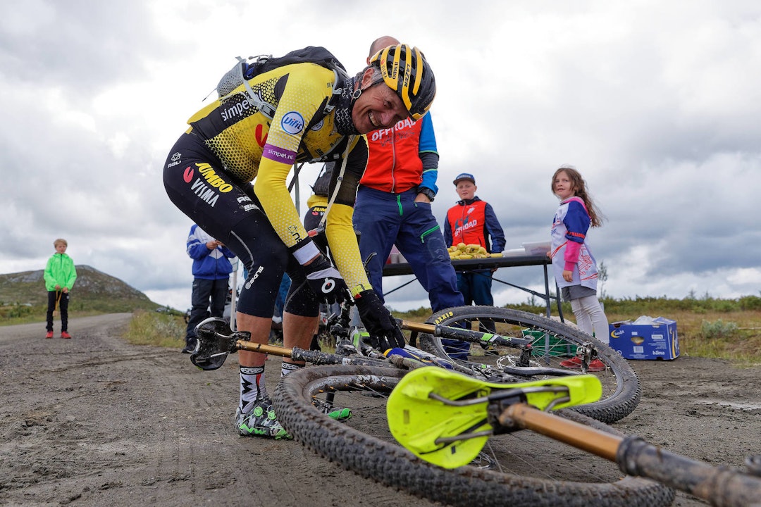 Jan Olav Beitmyren er en glad gutt, men etter påfyll sitter smilet enda løsere. Foto: Ola Morken