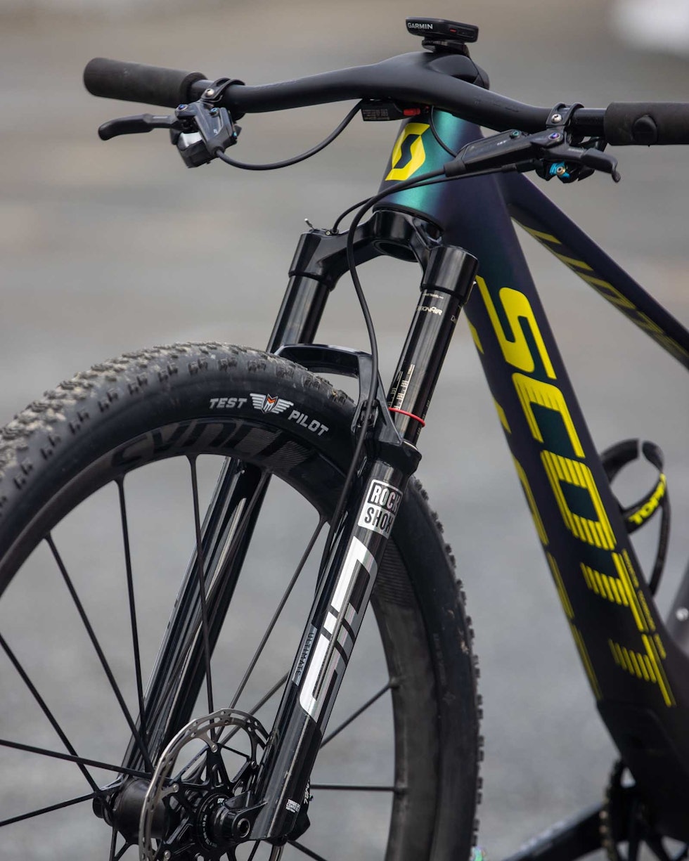 SID: En Blackbox-utgave av SID-gaffelen tar unna slagene i front. Foto: Scott scott spark 2021 nino schurter