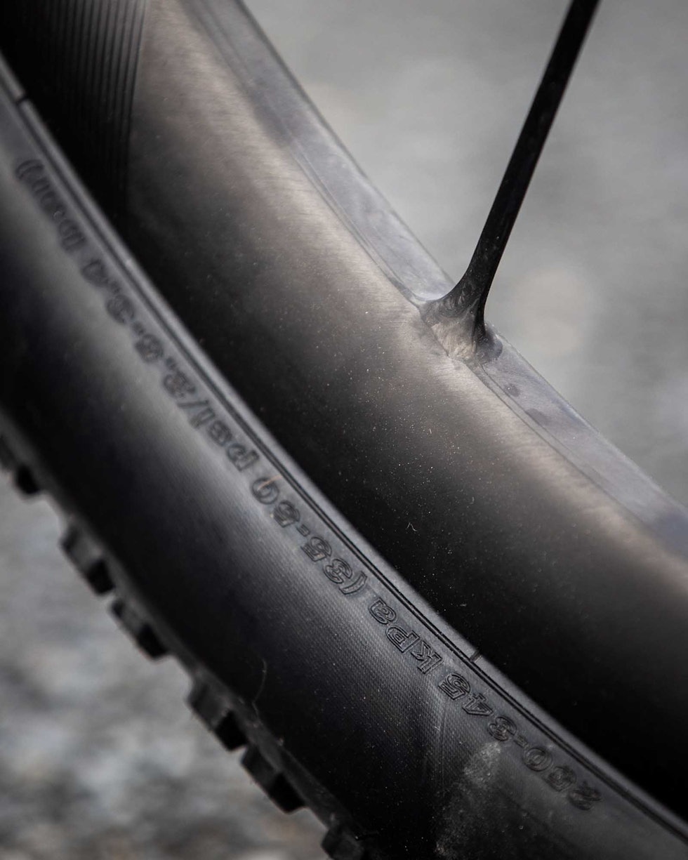 DYRT: Dette er ikke hjul du vil krasje med. Karbon fra ende til annen. Foto: Scott scott spark nino schurter 2021