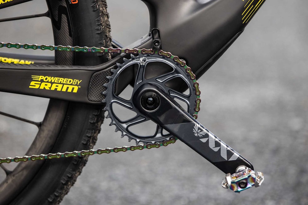 TUNGT NOK? Den eksplosive syklisten har gått for drev med 38 tenner på kranken i forkant av helgens verdenscup. Foto: Scott scott spark nino schurter 2021