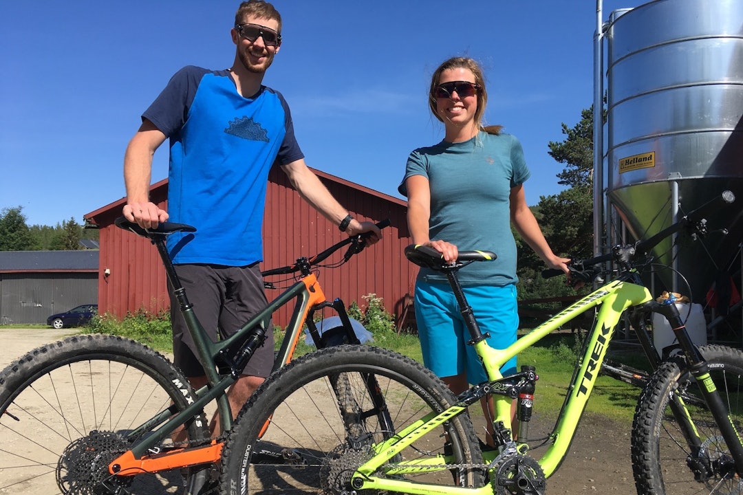 Tolga Østfjell leverte, mener Lars Fossvold Strypet og Ingrid Aastrand, som var med på Livestocks første guidede tur i hjemmeterrenget til mekanikerbonden Anders Urseth i Tolga Sykkelmekka. Foto: Ingeborg Scheve