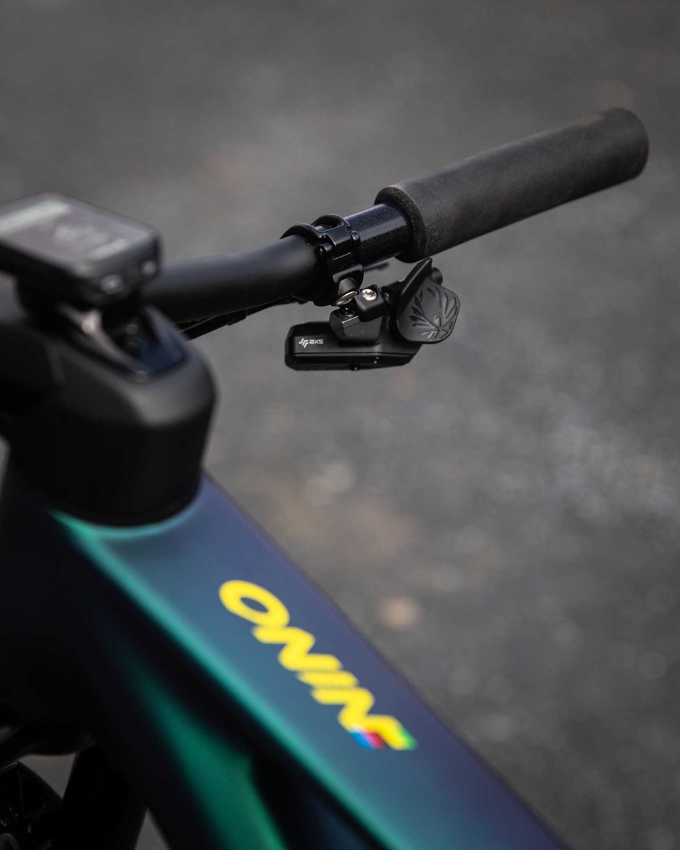IKKE EN TRÅD: Den trådløse AXS-gruppa klarer seg fint uten vaiere. Foto: Scott scott spark nino schurter