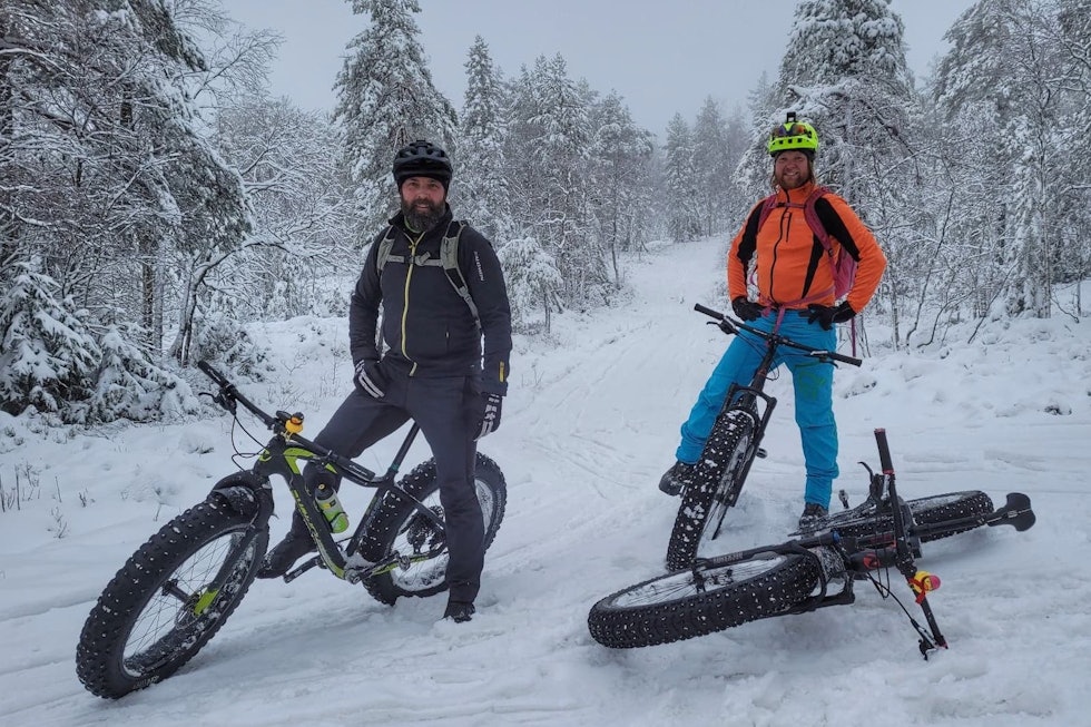 DRAMMENSMARKA: Selv om forholdene var litt seige var det god stemning på fellesturen i Drammensmarka i anledning Global Fatbike Day på lørdag. Foto: Magnus Lindaas Global Fatbike Day Drammen 2020