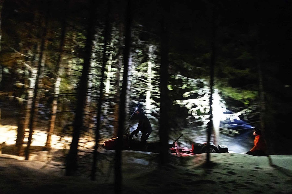 SKOGENS RO: Når alle har dratt hjem fra skistadion, begynner kveldsøkta for Snorre og Svein. Prepping av fatbikestier Lillehammer