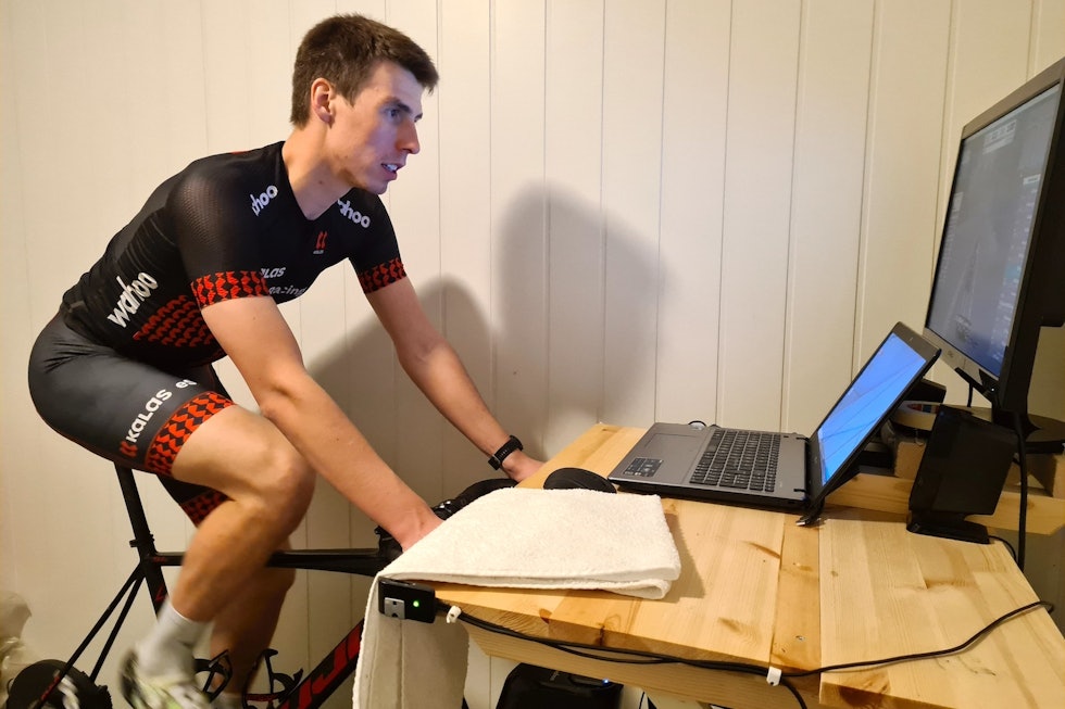 Odd Erlend Hansen Berg har syklet på Zwift i flere år, som et tilskudd til utesykling. Foto: Privat Odd erlend Hansen Berg Zwift