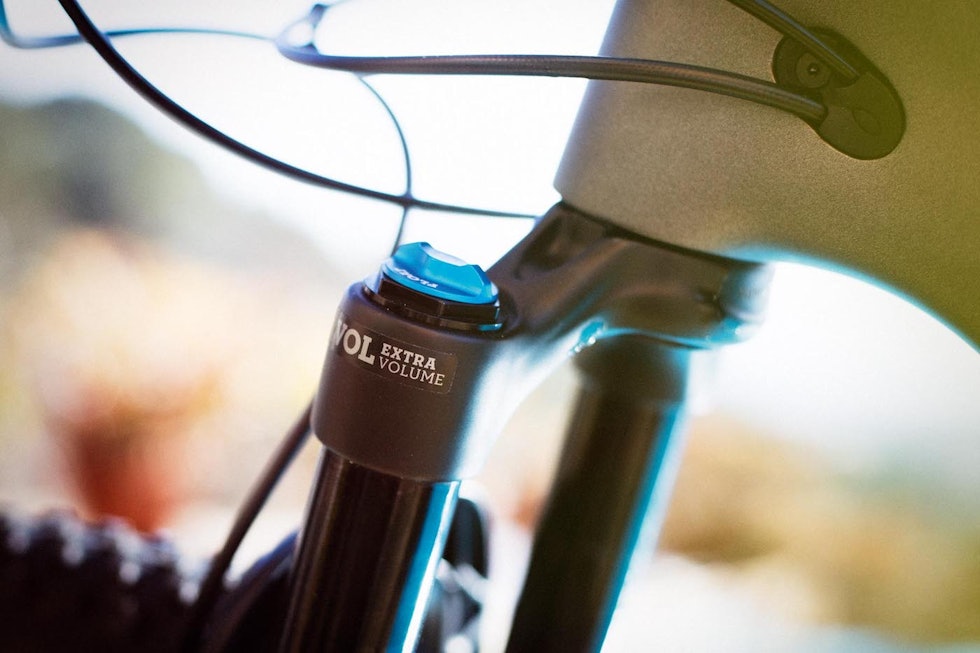 EKSTRA, EKSTRA: StepCast-gaffelen fra Fox har ekstra volum for bedre dempeegenskaper. Foto: Kristoffer Kippernes TREK_4 1400x933