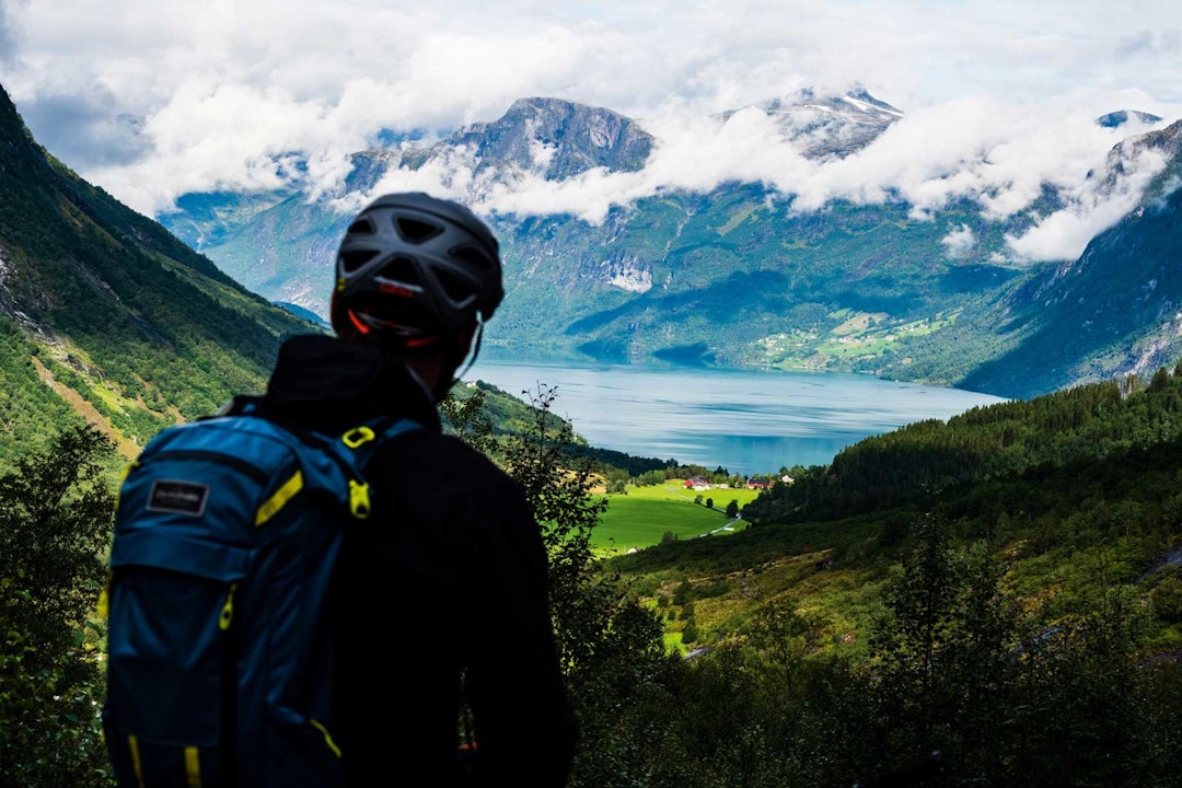 FULL PAKKE: Utsikt, frodig landskap, storslagne fjell. Nordfjord hadde alt som trengtes for å lage spektakulære bilder. Ja, og gode stier da selvfølgelig. FULL PAKKE: Utsikt, frodig landskap, storslagne fjell. Nordfjord hadde alt som trengtes for å lage spektakulære bilder. Ja, og gode stier da selvfølgelig.