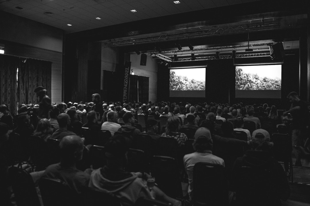 Det var stinn brakke i den store salen på hotellet da filmen Return to Earth hadde norgespremiere under Utflukt. Foto: John-André Moldestad Det var stinn brakke i den store salen på hotellet da filmen Return to Earth hadde norgespremiere under Utflukt. Foto: John-André Moldestad