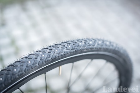 FOR SPINKELT: Biltemas dekk er tungt, stivt og med dårlige pigger. Det er heller ikke spesielt rimelig.  FOR SPINKELT: Biltemas dekk er tungt, stivt og med dårlige pigger. Det er heller ikke spesielt rimelig.