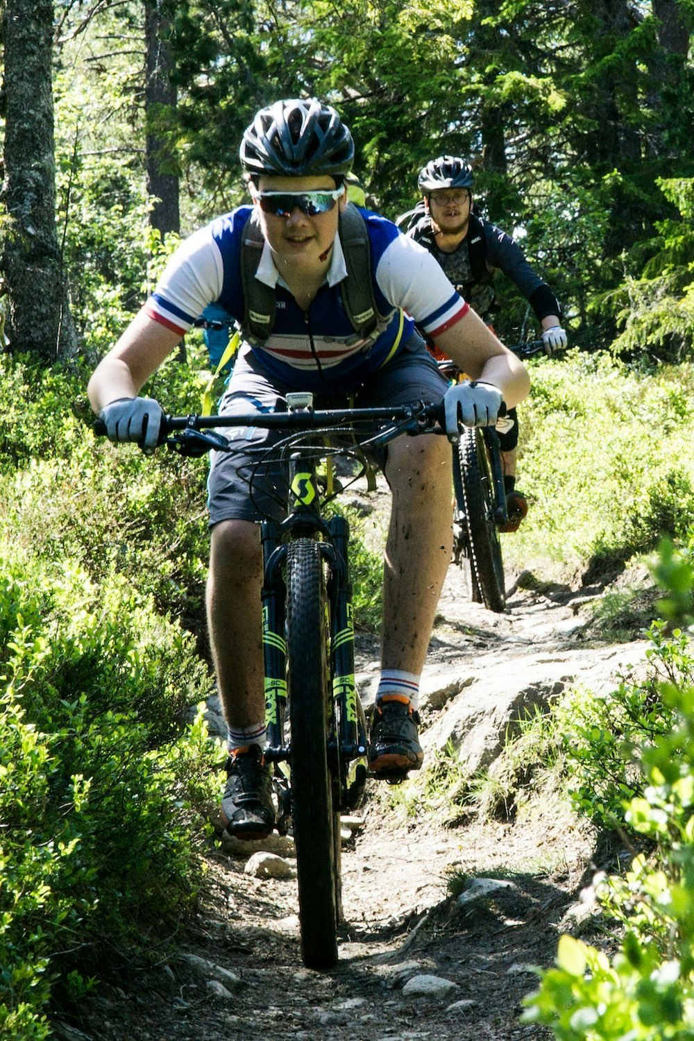 Smale stier og brede smil. Foto: Zoltson Smale stier og brede smil. Foto: Zoltson