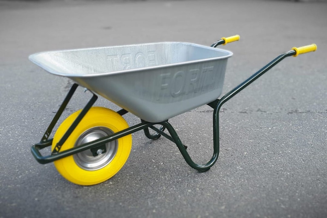 UNIKT UTSTYR: Trillebårer av denne sorten med gule, punkteringsfrie hjul er blant utstyret som ble borte med hengeren som er forsvunnet. Foto: SK Rye Stjålne trillebårer fra NOTS og SK Rye