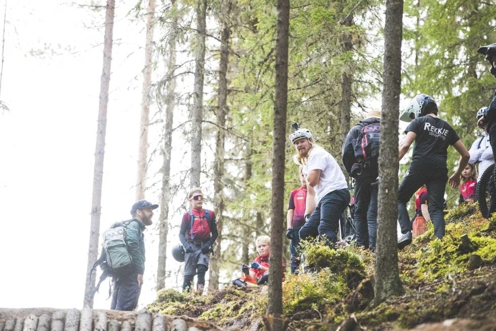 SPENT: Olve Norderhaug (t.v.) i Trysil Bike Arena er spent på sesongåpning. Her fotografert under åpningen av Brage Vestaviks B-Rage i 2020. Foto: Kristoffer H. Kippernes. olve norderhaug trysil bike arena