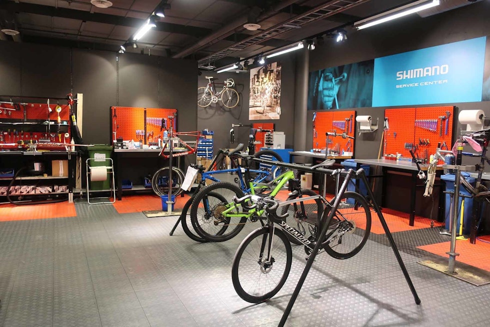 REPARERER: Hank Sport i Trondheim har nok å gjøre om dagen. Foto: Bjørn Vindvik hank-sport-trondheim