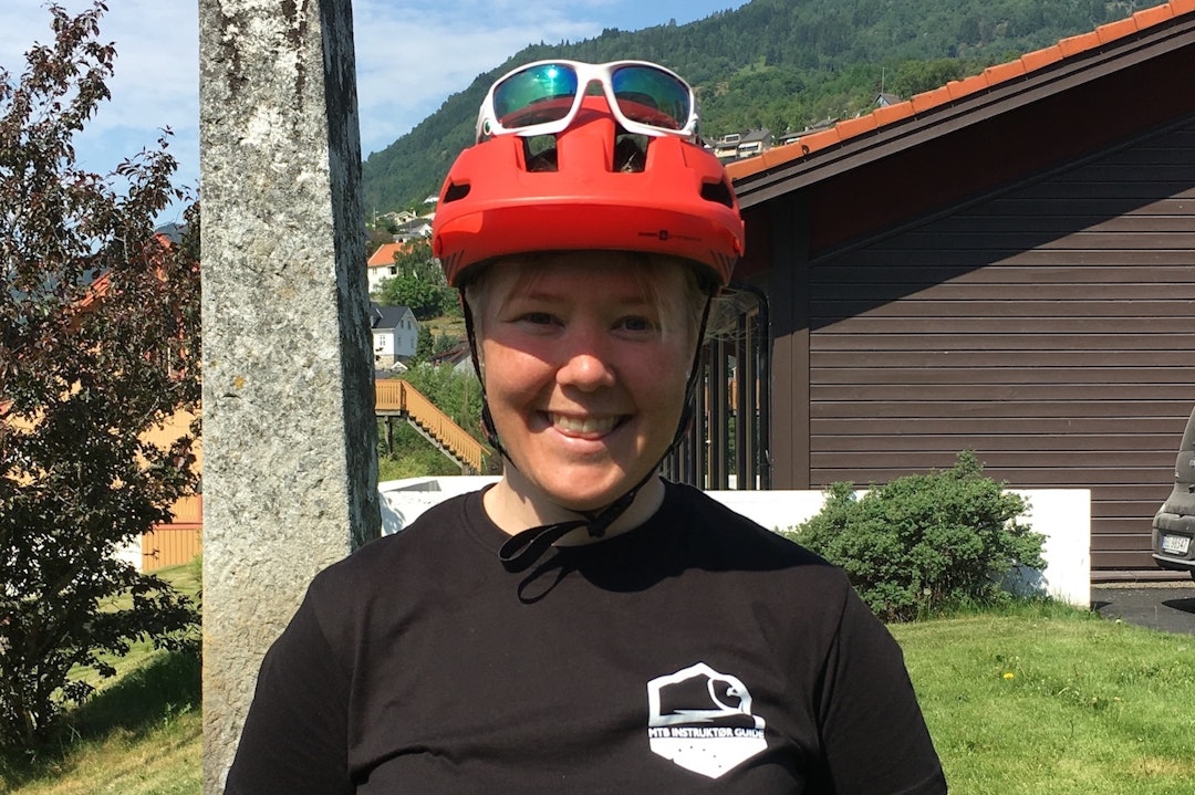 Rikke Wesvig, som både driver guideselskapet Westguide og er en av ildsjelene bak den nye norske sertifiseringsordningen for terrengsykkelguider, mener det er nok av områder å ta av for de kommersielle guidene. Foto: Privat