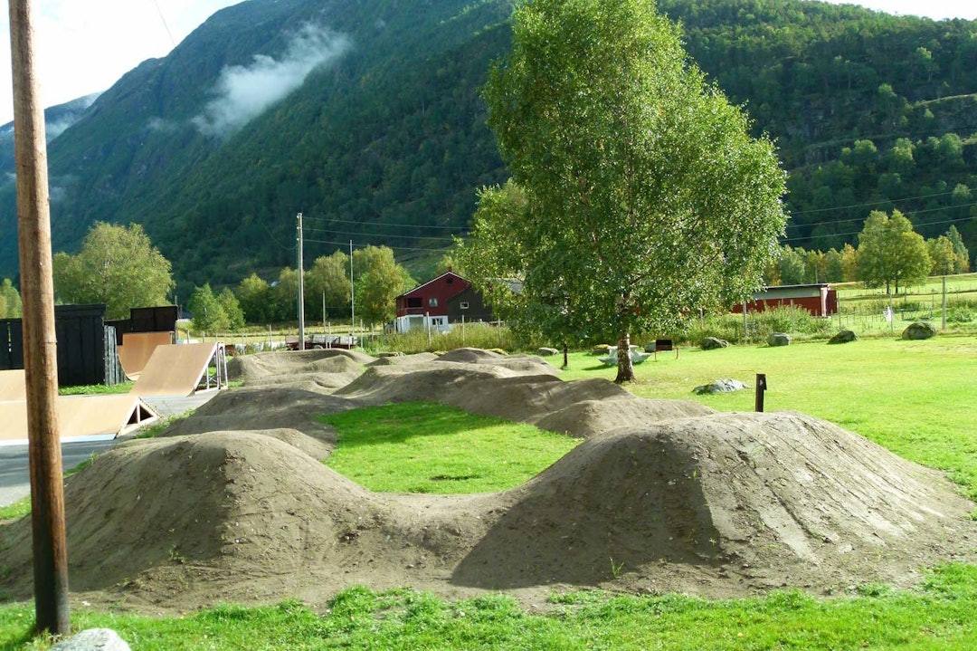 HJULBASERT FRILUFTSLIV: Skatepark og pumptrack, og ikke minst mange fine muligheter for stisykling i området rundt Folven Camping.  Foto: Fred Syversen HJULBASERT FRILUFTSLIV: Skatepark og pumptrack, og ikke minst mange fine muligheter for stisykling i området rundt Folven Camping.  Foto: Fred Syversen