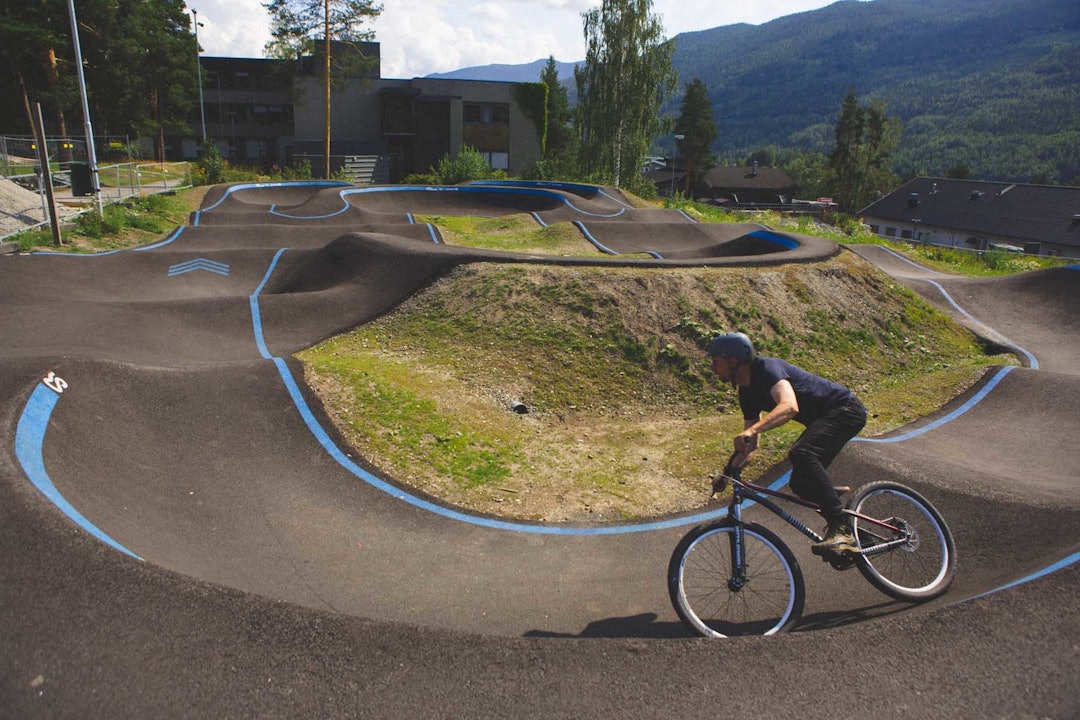 FINE SVINGER: Pumptracken på Gol er meget godt konstruert. Foto: Kristoffer H. Kippernes FINE SVINGER: Pumptracken på Gol er meget godt konstruert. Foto: Kristoffer H. Kippernes