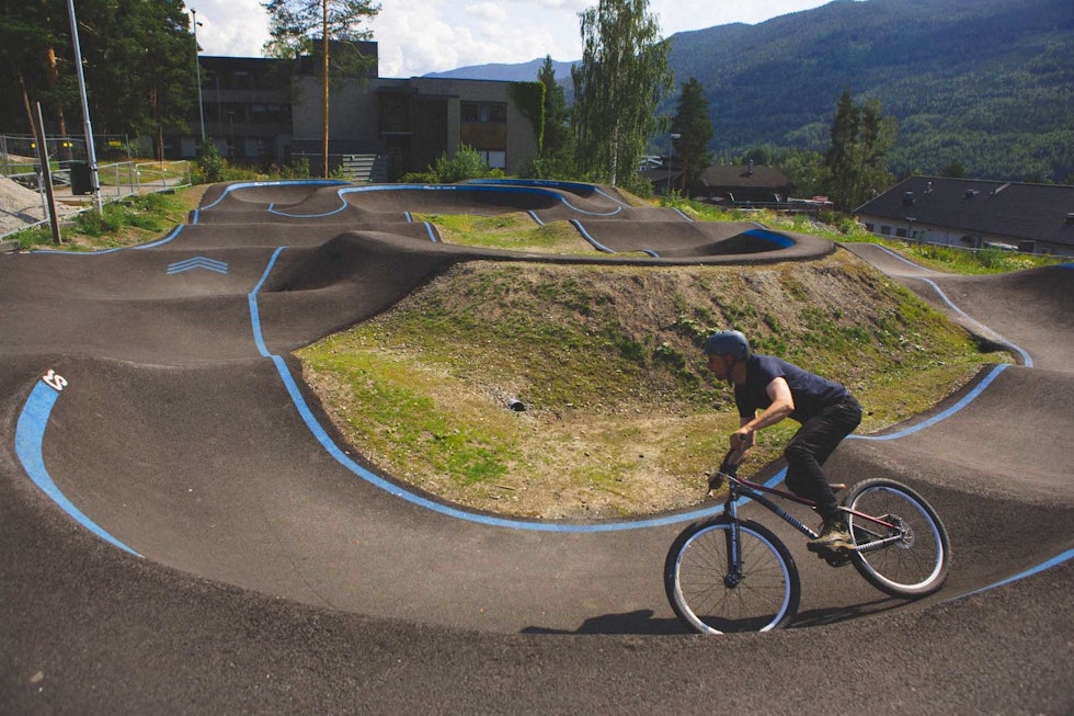 FINE SVINGER: Pumptracken på Gol er meget godt konstruert. Foto: Kristoffer H. Kippernes FINE SVINGER: Pumptracken på Gol er meget godt konstruert. Foto: Kristoffer H. Kippernes