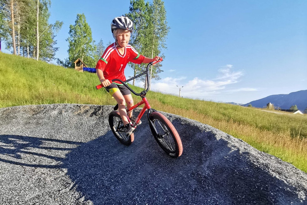 Fra pumptracken i Hedalen i Valdres. Foto: Øystein Fossholt Pumptrack norge valdres mtb terrengsykkel