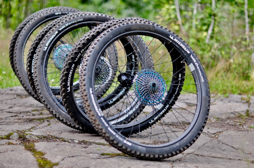 Tre par enduro-hjul i karbon