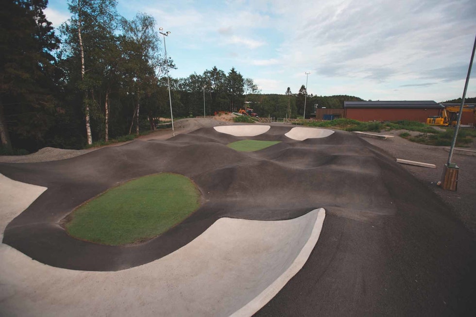 FLERE VALG: Pumptracken i Lørenskog gir deg flere valgmuligheter enn å bare sykle runder. Foto: Kristoffer H. Kippernes.