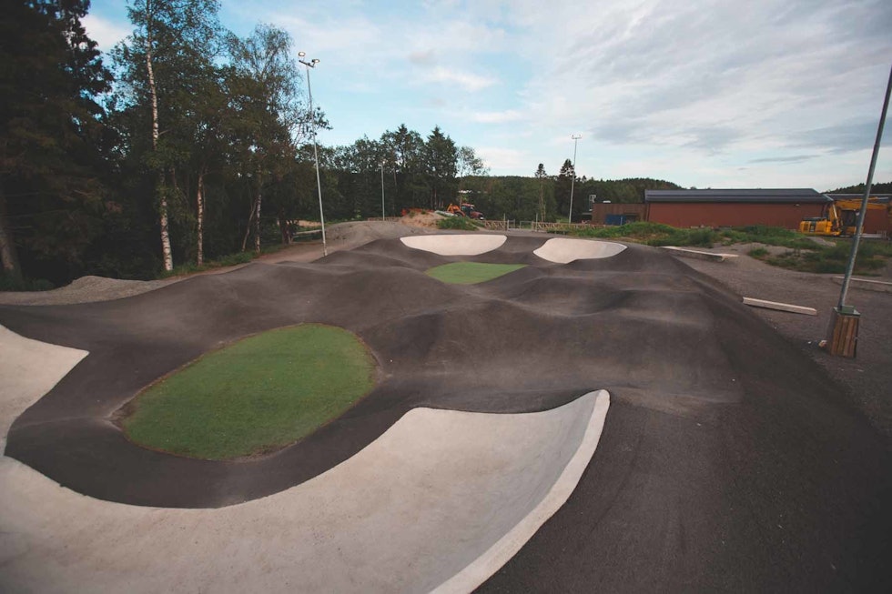 FLERE VALG: Pumptracken i Lørenskog gir deg flere valgmuligheter enn å bare sykle runder. Foto: Kristoffer H. Kippernes. FLERE VALG: Pumptracken i Lørenskog gir deg flere valgmuligheter enn å bare sykle runder. Foto: Kristoffer H. Kippernes.