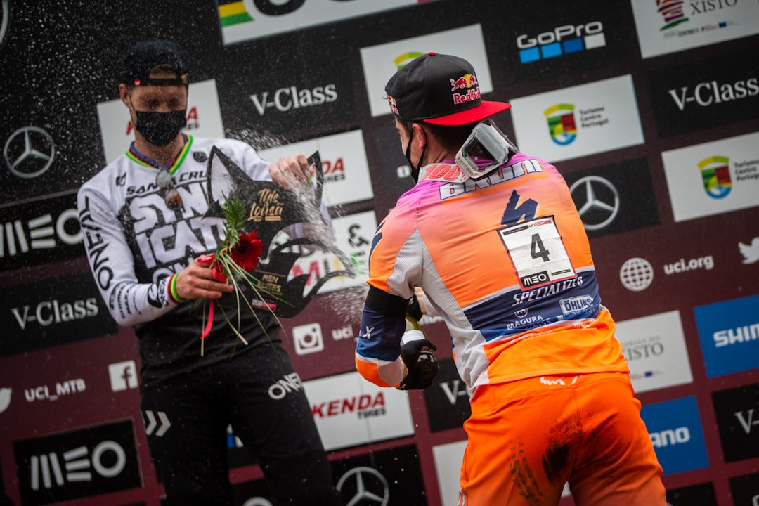GJENSIDIG RESPEKT: Det siste tiårets beste utforsyklist kom til kort mot årtusenets beste utforsyklist på fredag. Foto: Uci Greg Minnaar og Loic Bruni