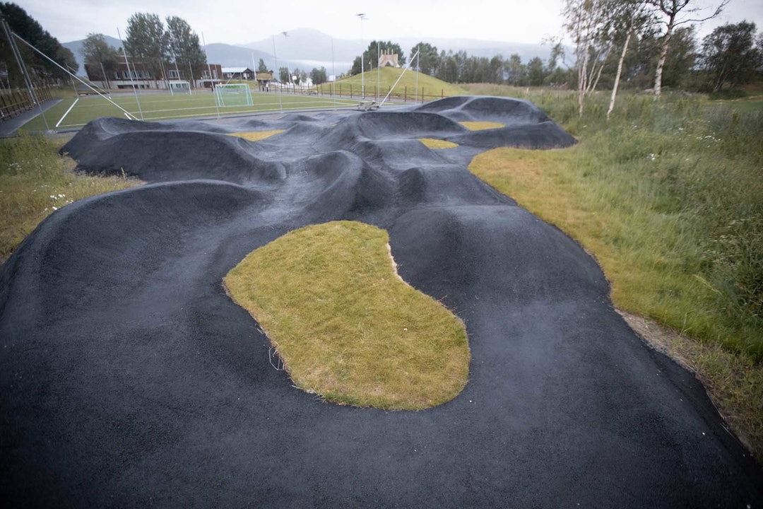 LANG: Pumptracken i Oppdal har nok av kuler å bryne seg på. Foto: Kristoffer H. Kippernes LANG: Pumptracken i Oppdal har nok av kuler å bryne seg på. Foto: Kristoffer H. Kippernes