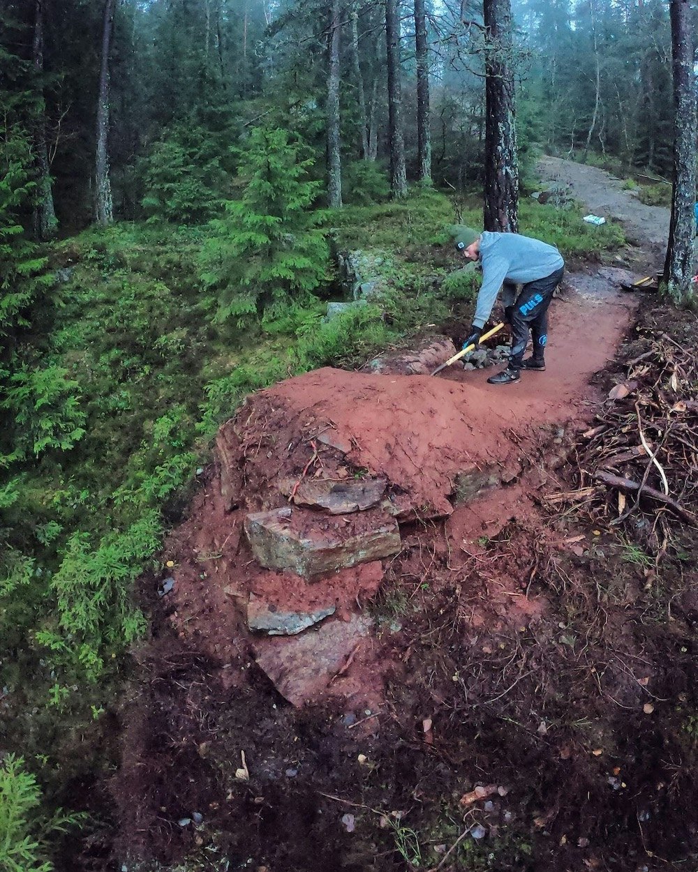 Brage Vestavik har ikke tall på verken hvor mange timer eller hvor mange elementer han har bygget i vinter. Men han nyter hverstund han får holde på i naturen. Foto: Privat Brage Vestavik har ikke tall på verken hvor mange timer eller hvor mange elementer han har bygget i vinter. Men han nyter hverstund han får holde på i naturen. Foto: Privat