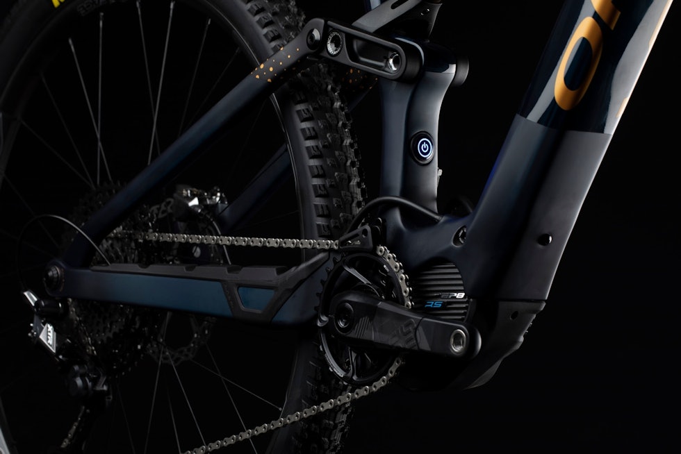 GODT GJEMT: Av/på-bryteren for motoren er gjemt bort nederst på seterøret. Orbea Rise