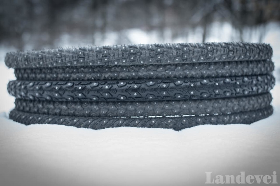 TIL BLANDEVEI: Skal du sykle grusveier i marka i vinter må du ha piggdekk. Piggdekk