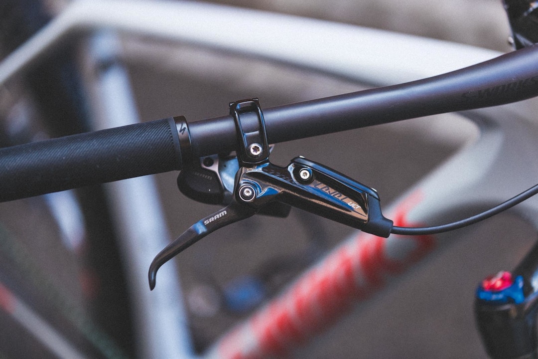 RYDDIG: Ingen vaiere eller ledninger trengs for å skifte gir med SRAMs geniale AXS-system. Specialized Epic S-Works Hardtail