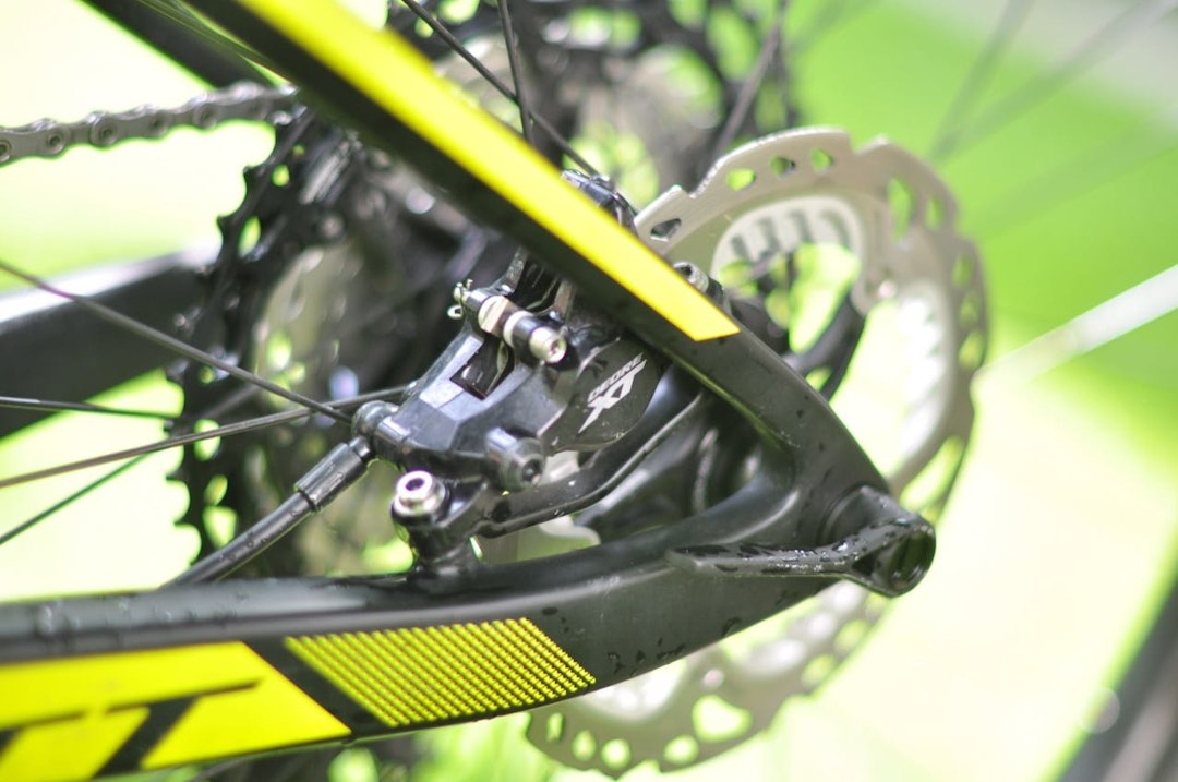 TO STEMPLER: For lette sykler, lette syklister og mindre hissig sykling kan du velge to-stempels bremser.