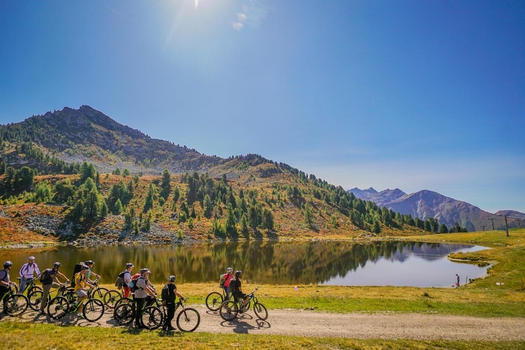Oppe ved Lac Noir på ca 2200m, høyt over Nendaz. En del av "Tour de la Printse", en lett tilgjengelig tur-rute som gir deg det beste av utsikter over Nendaz. Foto: Florian Bouvet Fornier Lac Noir MTB Dent de Nendaz Printse