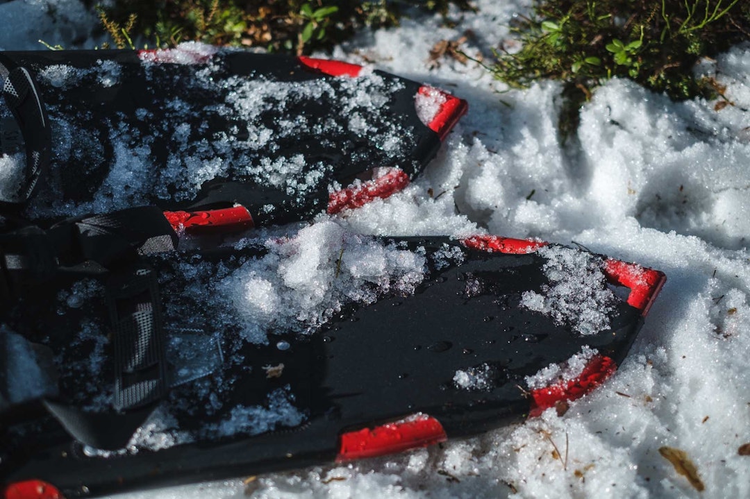 PÅ: Bortimot ubrukte truger kjøpt på Finn.no. Det trenger ikke nødvendigvis koste skjorta å komme seg ut i snøen. sykkeltur truger