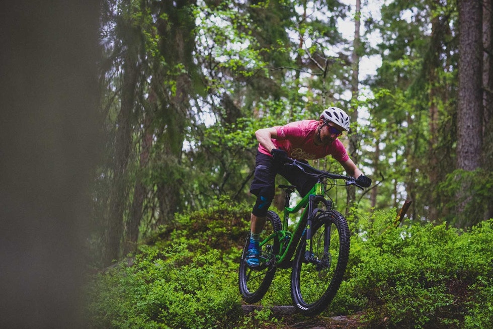 PÅ LANGTUR: Stisykler med kort dempervandring og 29er-hjul er perfekte til lange turer på tekniske stier i skogen. Mathias Marley griper dagen på Giant Trance. PÅ LANGTUR: Stisykler med kort dempervandring og 29er-hjul er perfekte til lange turer på tekniske stier i skogen. Mathias Marley griper dagen på Giant Trance.