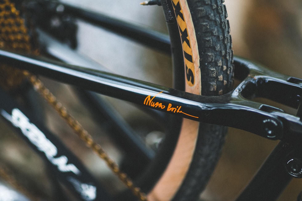 SIGNERT: Skør’n-innehaver Wubbo Boiten har sin egen signatur på sykkelen på setestaget.