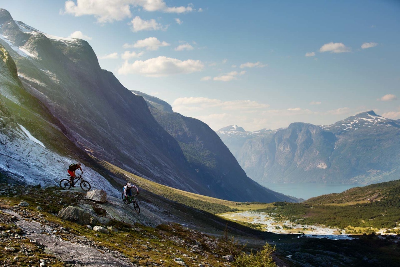 Turen til Erdalen er like mye en naturopplevelse som noe annet. Stien er krevende, men utsikten du får som belønning innerst i dalen på en godværsdag er ubetalelig. / Stisykling i Norge.