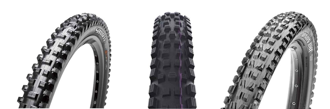 GREPA: Dekkene (fra venstre) Maxxis Shorty, Schwalbe Magic Mary og Maxxis Minion har alle felles at de har relativt åpne mønster med grove knaster, og kommer med myk gummiblanding for godt grep på vått føre. Det gjør dem alle aktuelle til stisykling om høsten. Foto: Produsenter gode dekk sykkel høst