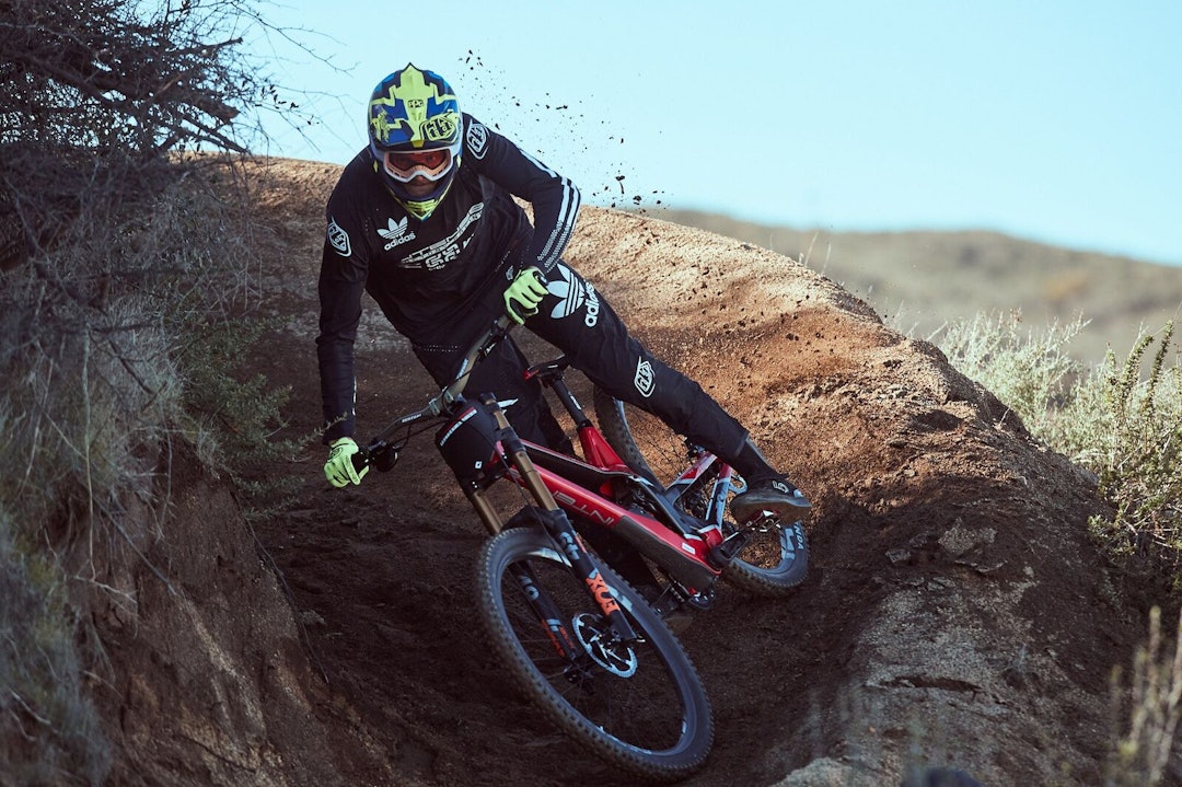 PRØVEKANIN: Jack Moir var viktig i utviklingen av den nye M29-sykkelen som Intense-laget skal bruke i verdenscupen. PRØVEKANIN: Jack Moir var viktig i utviklingen av den nye M29-sykkelen som Intense-laget skal bruke i verdenscupen.